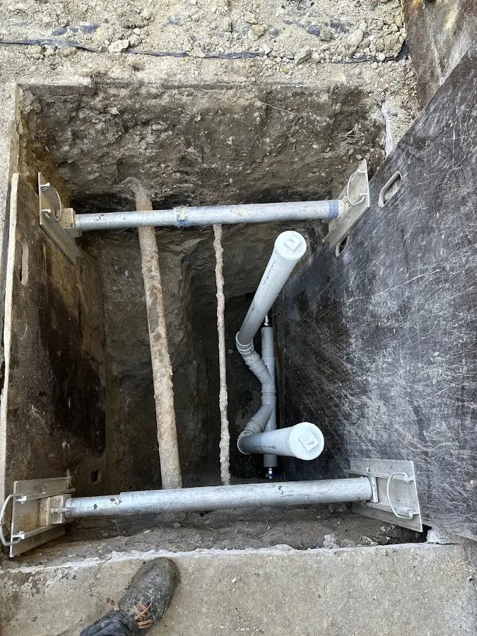 Experienced plumber completing Gas Line Repair work in Ravenswood